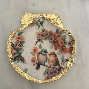Decoupage King clam shells